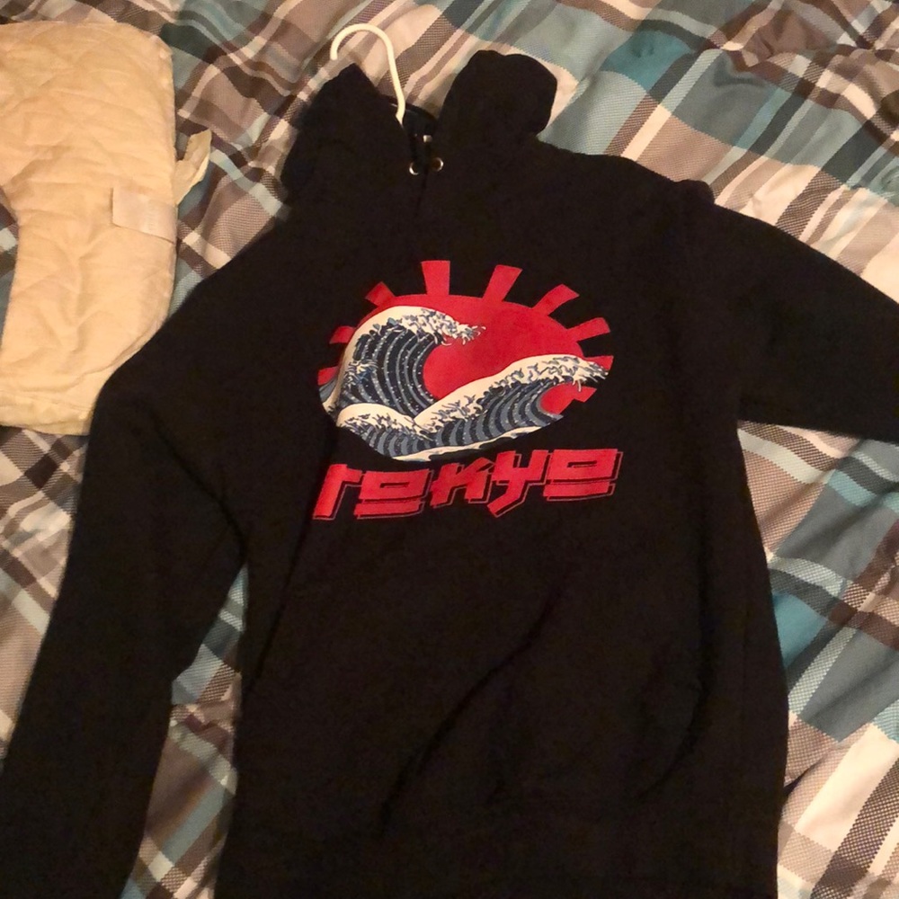 Black Tokyo ocean pullover